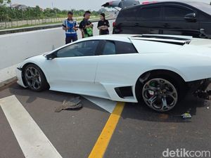Lamborghini Kecelakaan hingga Remuk di Tol Kunciran saat Konvoi Lamborghini Kecelakaan hingga Remuk di Tol Kunciran saat Konvoi