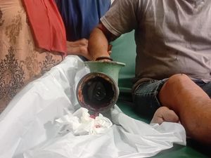Tangan Pria di Mataram Terjebak Mesin Bakso, Damkar Turun Tangan