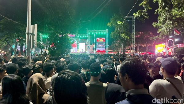 Ribuan Masyarakat Padati Jalan Gubernur Surya di Pesta Rakyat