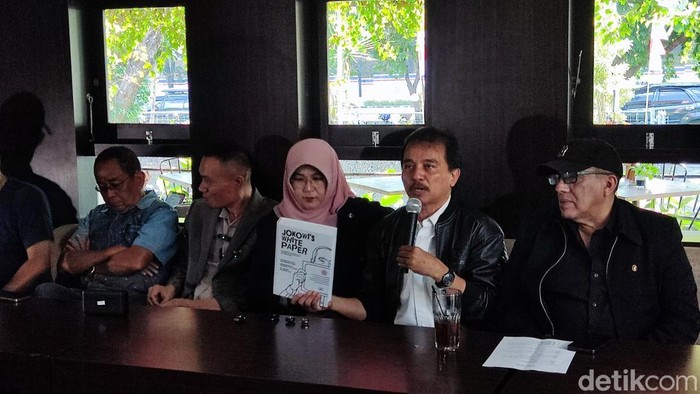 Kenapa Sih Buku Roy Suryo Ditolak di Hotel UGM? Ini Alasannya!