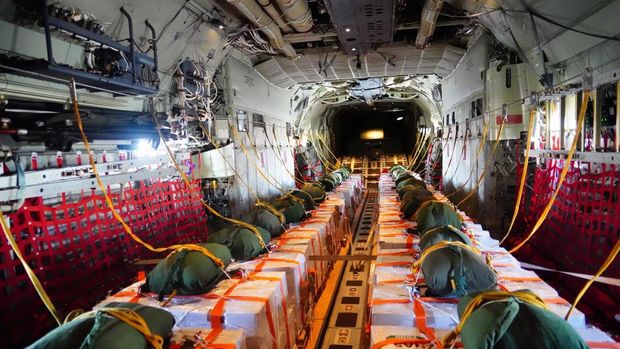 Satgas TNI Garuda Merah Putih-II mengirim bantuan kemanusiaan sebanyak 18,7 ton via udara untuk rakyat Palestina di Jalur Gaza. (dok. Puspen TNI)