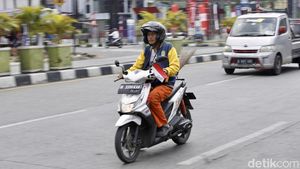 Semarak HUT RI, Kendaraan di Jakarta Kibarkan Bendera Merah Putih
