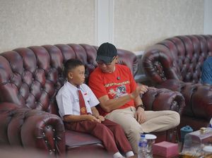 Siswa SD yang Viral Panjang Tiang Bendera Dapat Hadiah dari Gubernur Lampung Siswa SD yang Viral Panjang Tiang Bendera Dapat Hadiah dari Gubernur Lampung