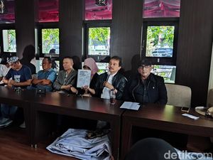 Alasan Roy Suryo cs Tulis Buku Jokowis White Paper Alasan Roy Suryo cs Tulis Buku Jokowis White Paper