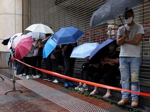 Warga Antusias Hadiri Sidang Penutup Kasus Jimmy Lai di Hong Kong Warga Antusias Hadiri Sidang Penutup Kasus Jimmy Lai di Hong Kong