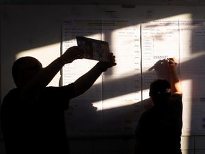 Warga Bolivia Gunakan Hak Pilih dalam Pemilu 2025