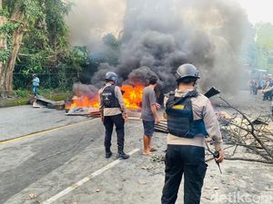 14 Rumah Terbakar Saat Bentrok Warga 2 Desa di Ambon, 1 Orang Jadi Tersangka 14 Rumah Terbakar Saat Bentrok Warga 2 Desa di Ambon, 1 Orang Jadi Tersangka