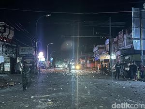 Polisi Sisir Jalan Cokroaminoto Antisipasi Sisa Massa Tolak Kenaikan PBB Bone Polisi Sisir Jalan Cokroaminoto Antisipasi Sisa Massa Tolak Kenaikan PBB Bone