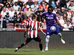 Sejak akhir musim lalu, gaya celana kedodorannya sudah terlihat. Momennya ketika melawan BrentforFoto: Andrew Kearns - CameraSport via Getty Images)