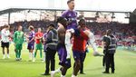 Calvin Bassey, Bek Fulham dan Gaya Celana Kedodorannya