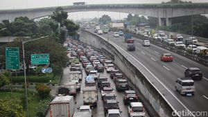 Exit Tol Petukangan Ciledug Macet Parah Hingga Siang