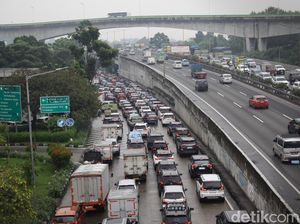 Exit Tol Petukangan Ciledug Macet Parah Hingga Siang