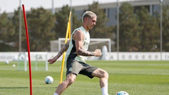 MADRID, SPAIN - AUGUST 15: Franco Mastantuono of Real Madrid is training at Valdebebas training ground on August 15, 2025 in Madrid, Spain. (Photo by David S. Bustamante/Real Madrid via Getty Images)