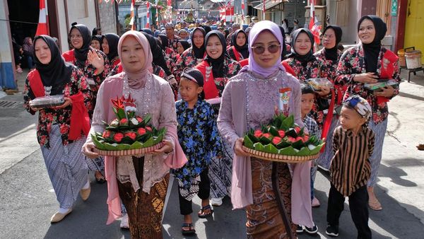 Grebeg Apem Meriahkan HUT ke-80 RI di Lereng Sindoro