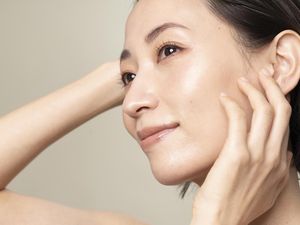 7 Skincare Anti Aging Korea Terbaik, Cocok untuk Usia 40 Tahun ke Atas 7 Skincare Anti Aging Korea Terbaik, Cocok untuk Usia 40 Tahun ke Atas