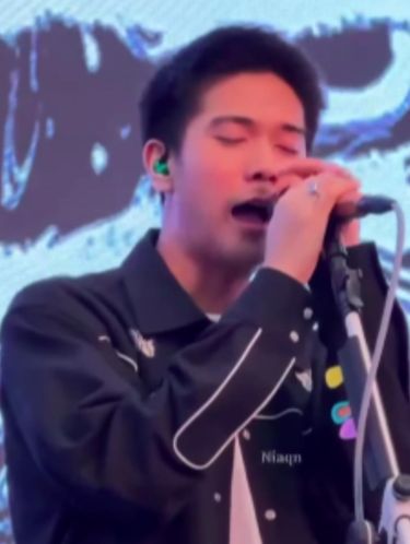 Momen Nyanyi Iqbaal Ramadhan yang Disorot