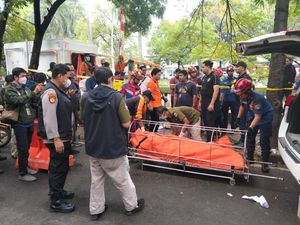 Geger Jasad Pria Tanpa Identitas Mengambang di Kali Cideng Jakpus Geger Jasad Pria Tanpa Identitas Mengambang di Kali Cideng Jakpus