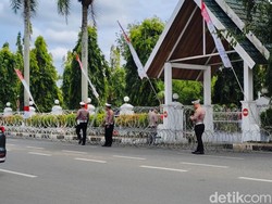 Jelang Demo Kenaikan PBB di Bone, Kawat Berduri Terpasang Depan Kantor Bupati