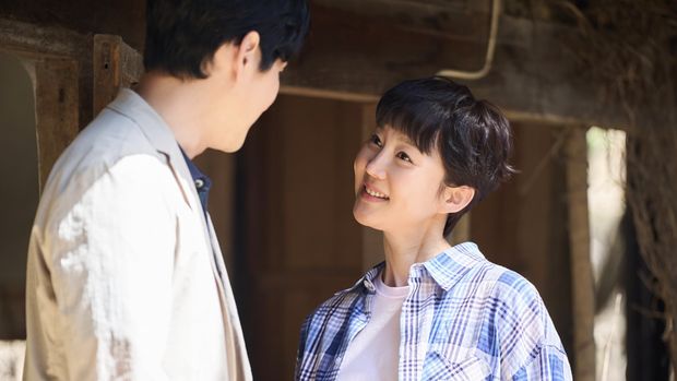 Love, Take Two merupakan drama Korea terbaru yang menampilkan Yum Jung-ah dan Park Hae-joon sebagai pemeran utama. Drama bergenre romansa itu mengusung kisah cinta seorang ibu tunggal dan ayah tunggal.