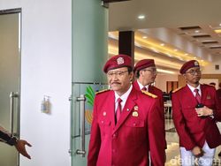 Ini Jas Almamater Siswa Sekolah Rakyat, Lengkap Pakai Baret Merah