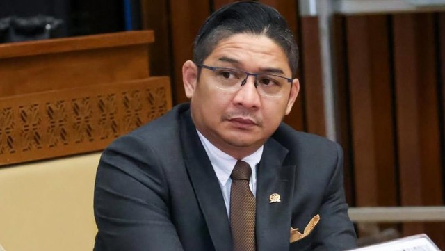 Gosip Terkini Selebriti Insertlive : Pasha Ungu Banjir Pujian Usai Tak Ikut Joget di Sidang Tahunan: Emang The Best