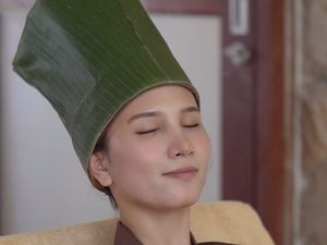Lagi Viral! Perawatan Rambut dengan Daun Pisang di Salon Tebet Lagi Viral! Perawatan Rambut dengan Daun Pisang di Salon Tebet