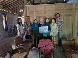 Bahagianya Keluarga Pak Sakir, Bisa Renovasi Rumah Dibantu Sahabat Baik