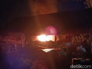 Kondisi Terkini Kebakaran Sumur Minyak Blora, Malam Ini Api Masih Membara Kondisi Terkini Kebakaran Sumur Minyak Blora, Malam Ini Api Masih Membara