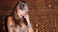 Beragam Pose Taylor Swift di Album The Life of a Showgirl