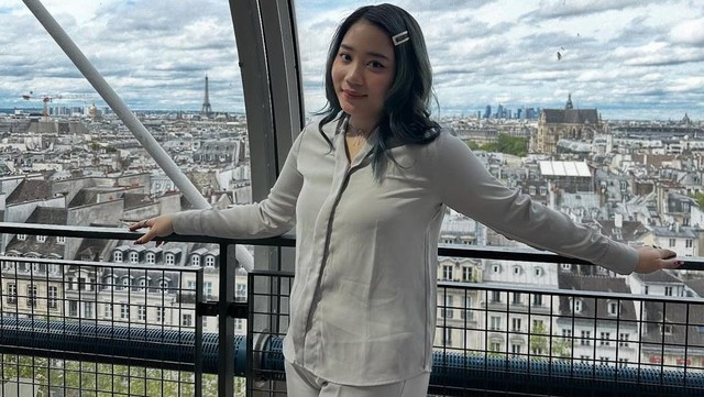 Kabar Terkini Artis dari InsertLive : Terpopuler: Anak Ridwan Kamil Dikira Pindah Agama hingga Darius-Donna LDM