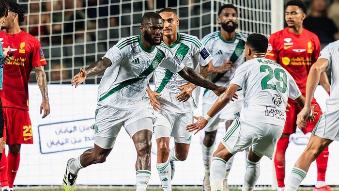 HONG KONG, CHINA - AUGUST 20: Franck Kessié of Al-Ahli celebrates after scoring his first goal during the Saudi Super Cup semi final between Al-Ahli and Al-Qadsiah at Hong Kong Stadium on August 20, 2025 in Hong Kong, China.  (Photo by Clicks Images/Getty Images)