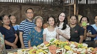 Arumi Bachsin Blusukan ke Pabrik Kerupuk hingga Pasar, Ini Momennya!