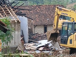 7 Rumah di Dekat Sumur Minyak Terbakar Blora Dibongkar