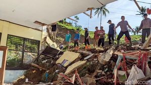 Bangunan SD Rusak Terdampak Longsor di Tulungagung