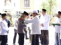 Kapolri Silaturahmi dan Mohon Wejangan ke Ponpes Langitan Tuban