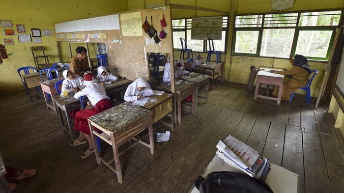 Ketika Sekolah Terlalu Penuh, Kisah SD di Jambi yang Unik