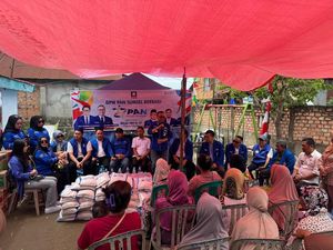 Joncik Muhammad Beri Bantuan Korban Kebakaran di Gandus Joncik Muhammad Beri Bantuan Korban Kebakaran di Gandus