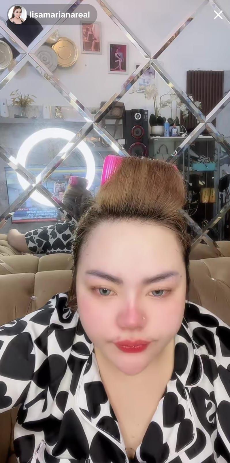 Lisa Mariana live TikTok jelang putusan hasil tes DNA.