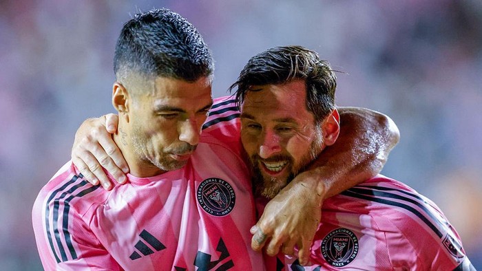 FT. LAUDERDALE, FL - JULY 12: Lionel Messi (10) of Inter Miami CF celebrates his second goal with Luis Suarez (9) of Inter Miami CF during a MLS game between Inter Miami CF v Nashville SC at Chase Stadium on July 12, 2025 in Fort Lauderdale, Florida. (Photo by Chris Arjoon/Icon Sportswire via Getty Images)