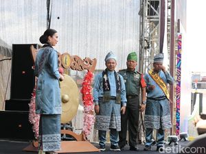 Menpar Buka Festival Pacu Jalur, Bangga Even Tradisional Masuk TOP 10 KEN Menpar Buka Festival Pacu Jalur, Bangga Even Tradisional Masuk TOP 10 KEN