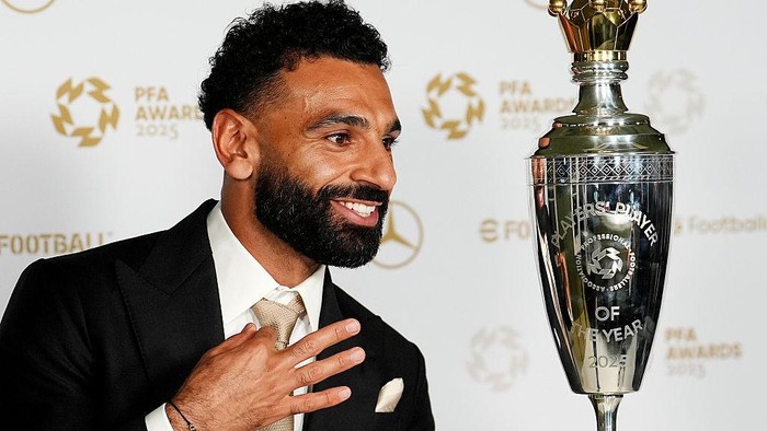 Mohamed Salah with his PFA Players Player of the Year Award during the PFA Awards 2025 at Manchester Opera House. Picture date: Tuesday August 19, 2025. (Photo by Martin Rickett/PA Images via Getty Images)