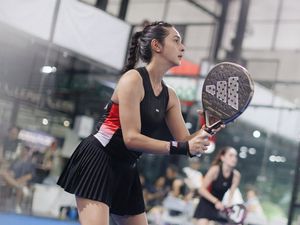 8 Foto Nabila Syakieb Main Padel Bareng Yasmin Wildblood, Cantik Tanpa Makeup 8 Foto Nabila Syakieb Main Padel Bareng Yasmin Wildblood, Cantik Tanpa Makeup