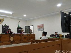 Oknum Pegawai Bank Terdakwa Kasus Sindikat Uang Palsu Divonis 2,5 Tahun Bui