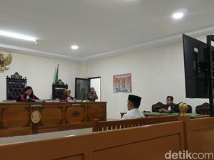 Oknum Pegawai Bank Terdakwa Kasus Sindikat Uang Palsu Divonis 2,5 Tahun Bui Oknum Pegawai Bank Terdakwa Kasus Sindikat Uang Palsu Divonis 2,5 Tahun Bui