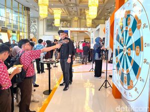 Keseruan Peserta Ikuti Game dengan Hadiah Menarik di LPS Financial Festival Keseruan Peserta Ikuti Game dengan Hadiah Menarik di LPS Financial Festival