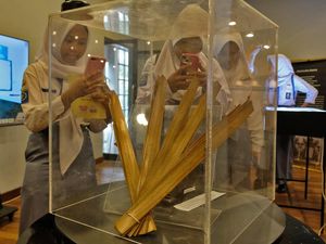 Pelajar Temanggung Kenali Sejarah Lewat Pameran Naskah Kuno Pelajar Temanggung Kenali Sejarah Lewat Pameran Naskah Kuno