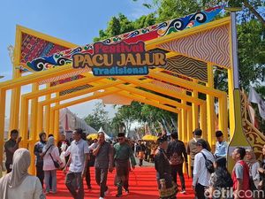 Bupati Kuansing Ulas Sejarah Singkat di Festival Pacu Jalur Bupati Kuansing Ulas Sejarah Singkat di Festival Pacu Jalur