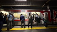 Video: Ada Demo, Penumpang KRL Diimbau Hindari Stasiun Palmerah