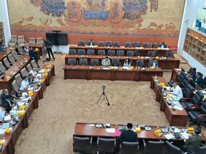 Rapat Perdana di DPR, Bobby Rasyidin Sebut Pendapatan KAI Naik jadi Rp 16 T Rapat Perdana di DPR, Bobby Rasyidin Sebut Pendapatan KAI Naik jadi Rp 16 T