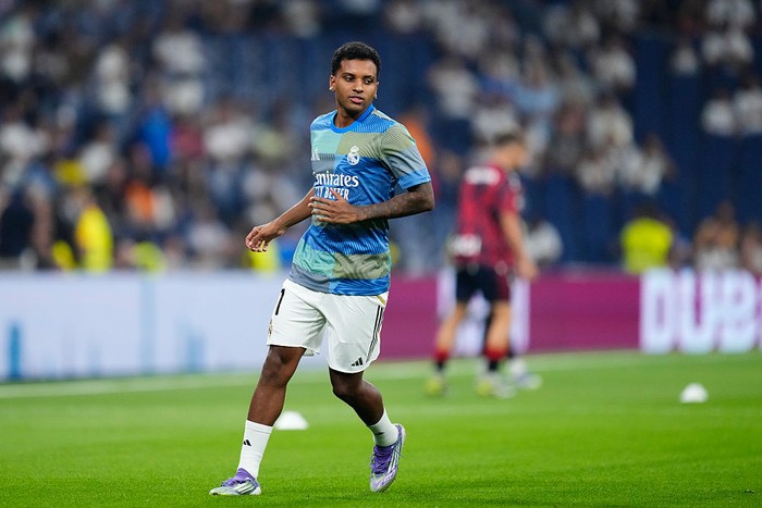 Rodrygo Goes right winger of Real Madrid and Brazil during the warm-up before the La Liga EA Sports match between Real Madrid CF and CA Osasuna at Estadio Santiago Bernabeu on August 19, 2025 in Madrid, Spain. (Photo by Jose Breton/Pics Action/NurPhoto via Getty Images)
